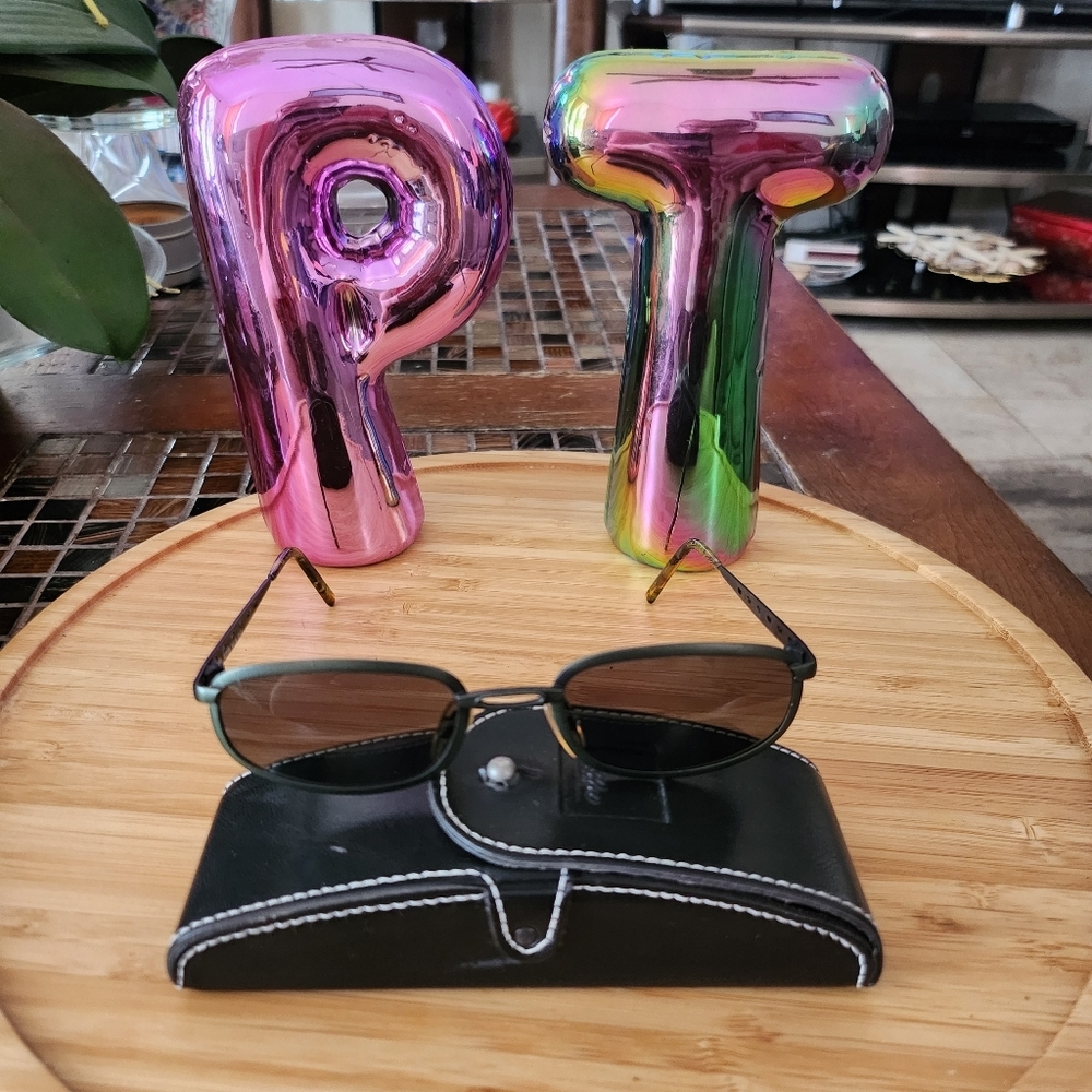 Mossimo sunglasses with case